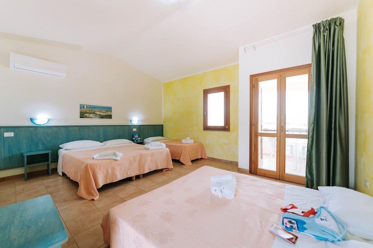 Baia Delle Mimose Aparthotel บาเดซี ภายนอก รูปภาพ