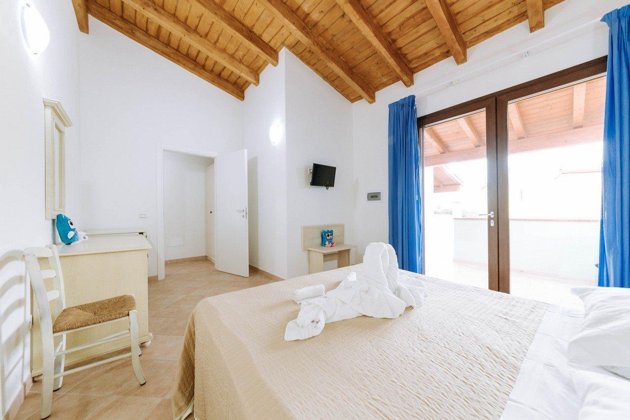 Baia Delle Mimose Aparthotel บาเดซี ภายนอก รูปภาพ