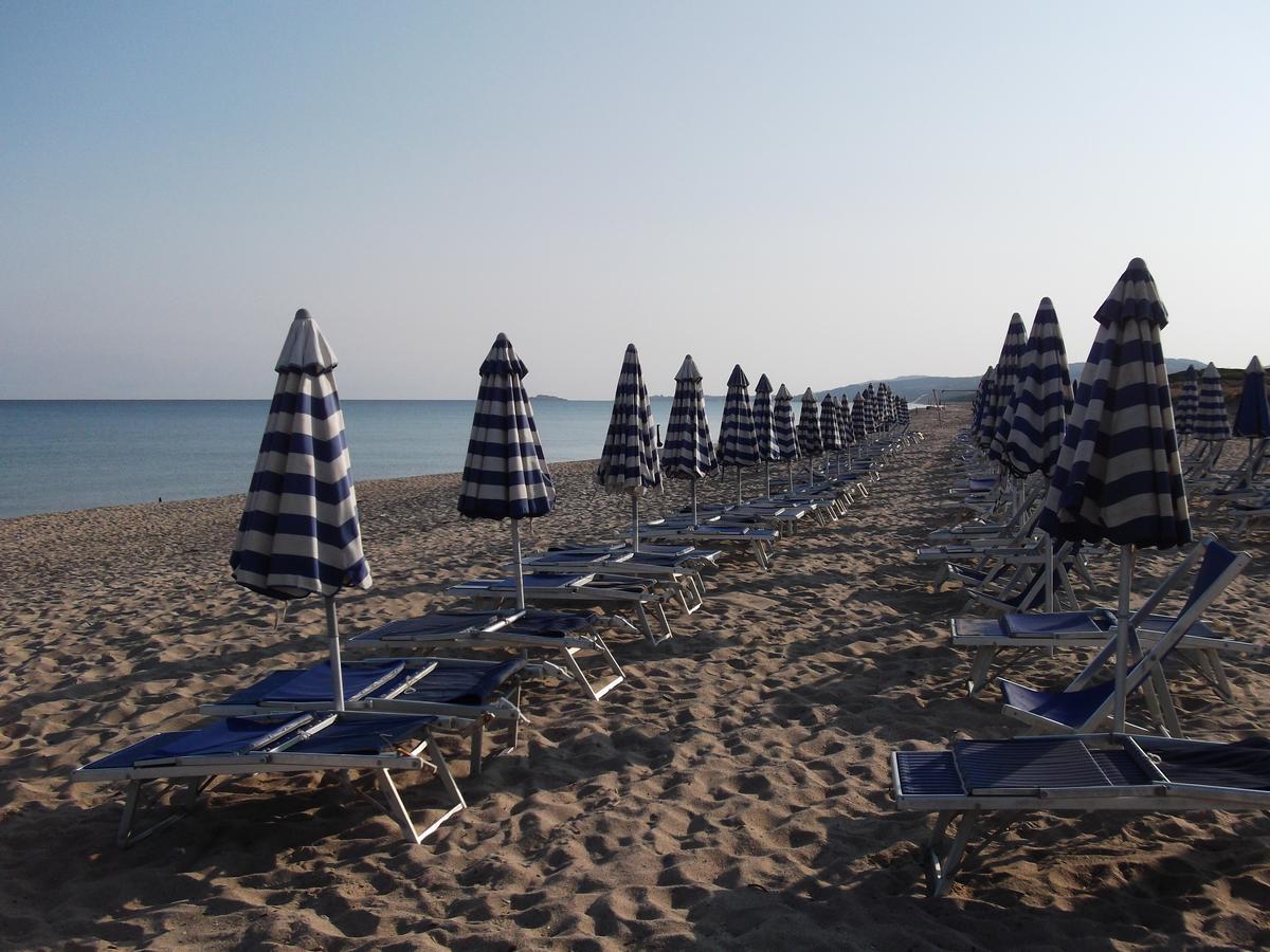 Baia Delle Mimose Aparthotel บาเดซี ภายนอก รูปภาพ