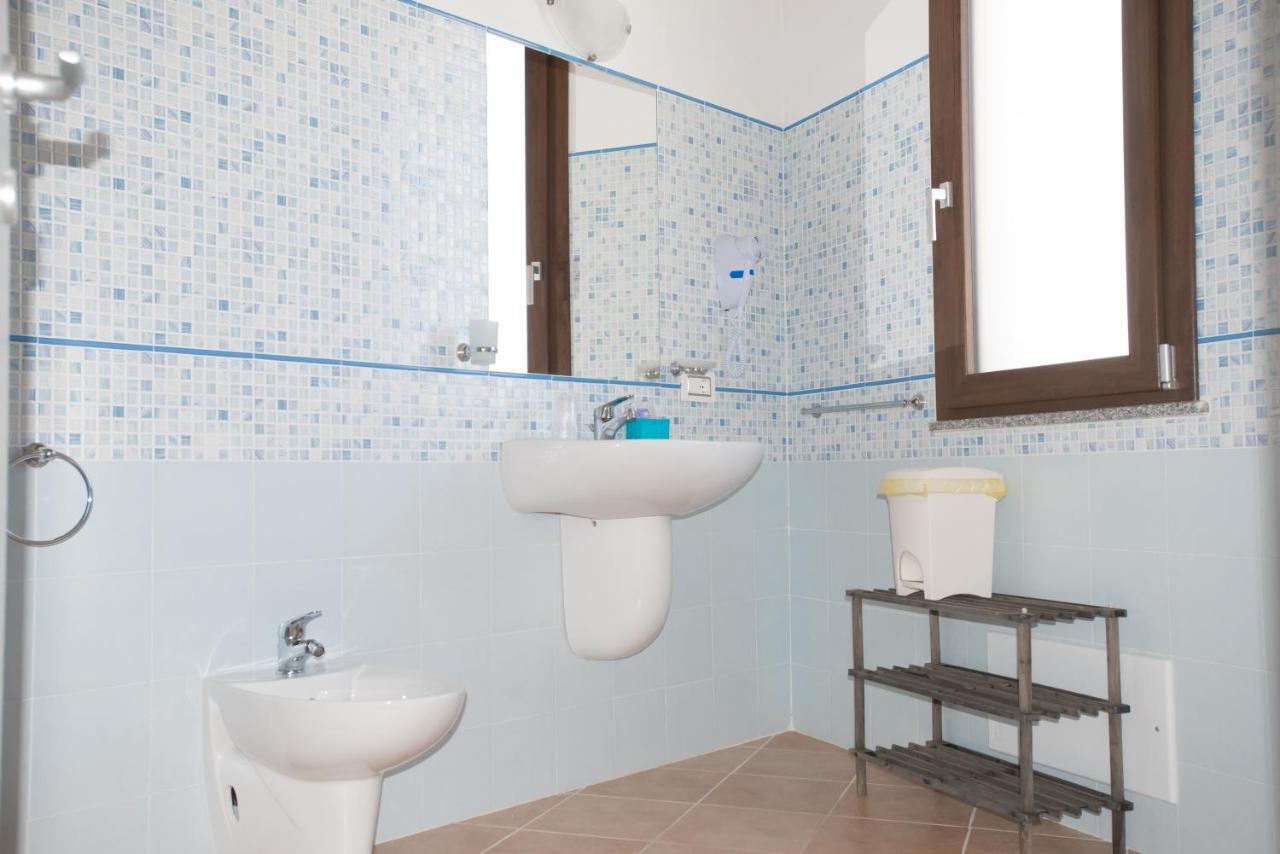 Baia Delle Mimose Aparthotel บาเดซี ภายนอก รูปภาพ