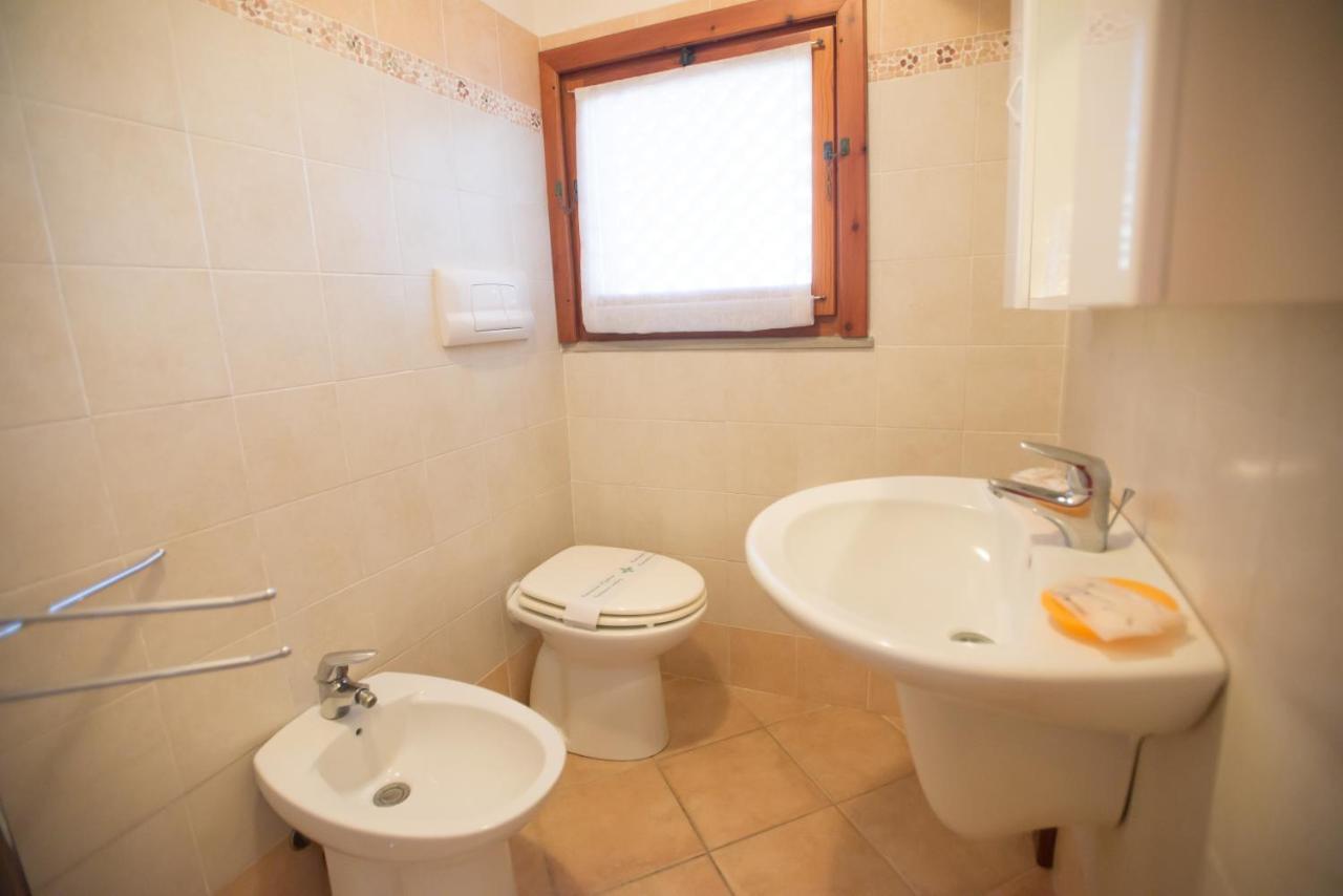 Baia Delle Mimose Aparthotel บาเดซี ภายนอก รูปภาพ