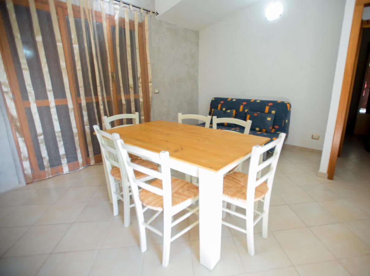 Baia Delle Mimose Aparthotel บาเดซี ภายนอก รูปภาพ