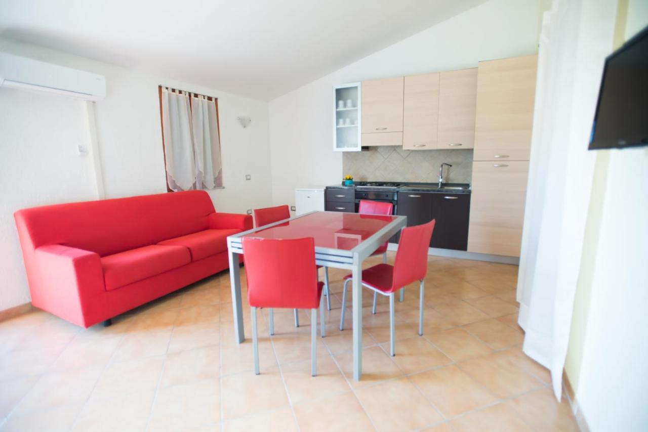 Baia Delle Mimose Aparthotel บาเดซี ภายนอก รูปภาพ