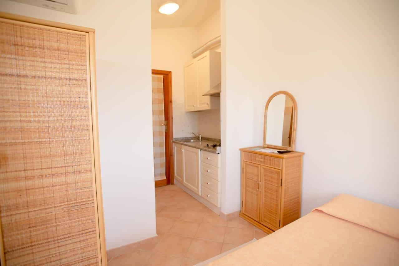 Baia Delle Mimose Aparthotel บาเดซี ภายนอก รูปภาพ