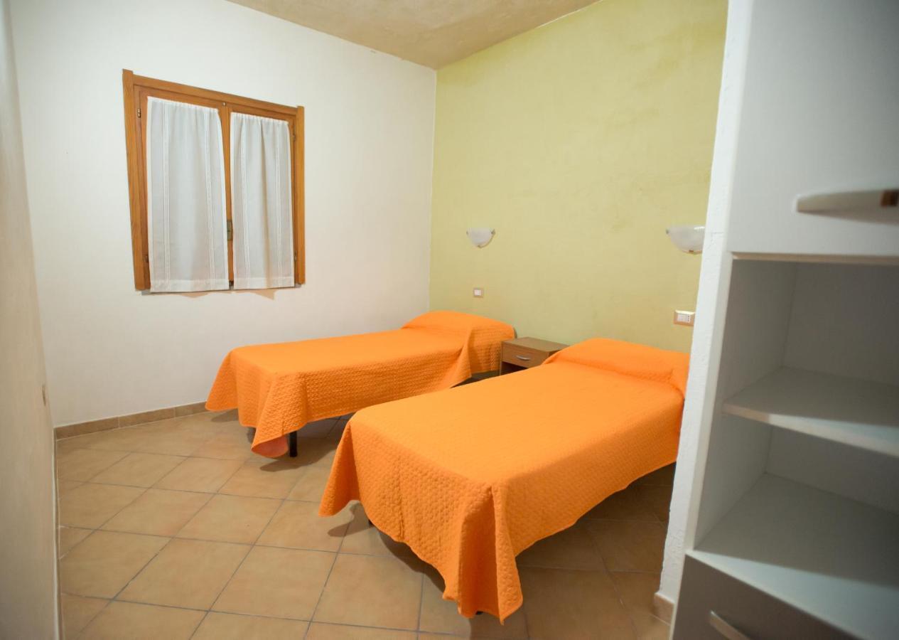 Baia Delle Mimose Aparthotel บาเดซี ภายนอก รูปภาพ
