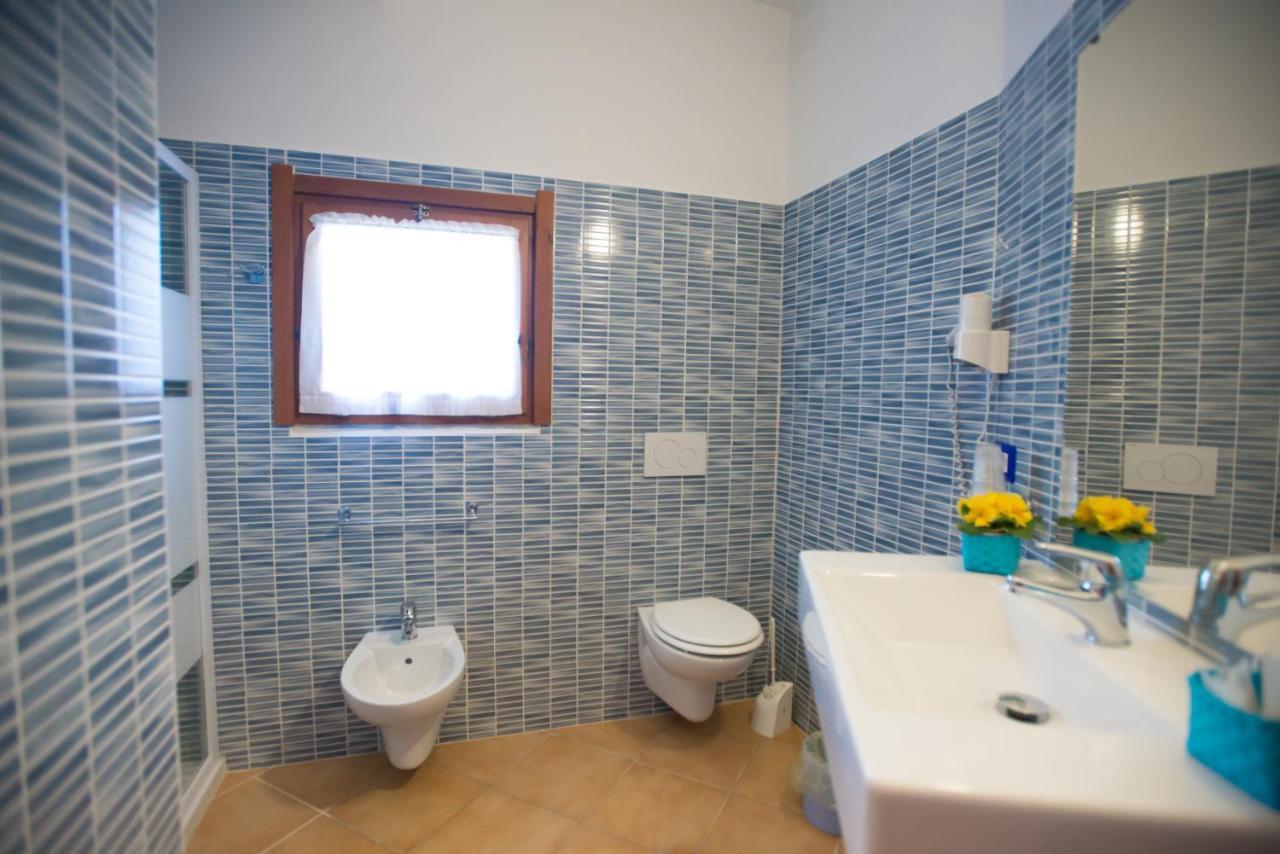 Baia Delle Mimose Aparthotel บาเดซี ภายนอก รูปภาพ