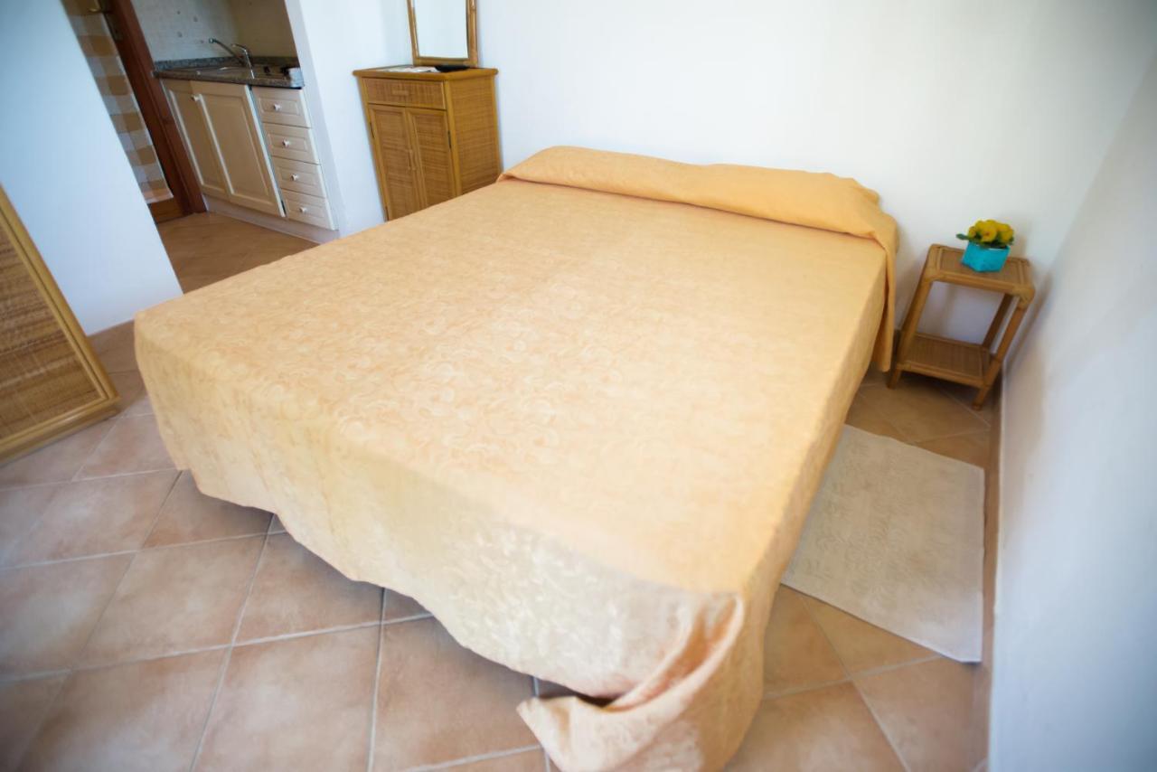 Baia Delle Mimose Aparthotel บาเดซี ภายนอก รูปภาพ